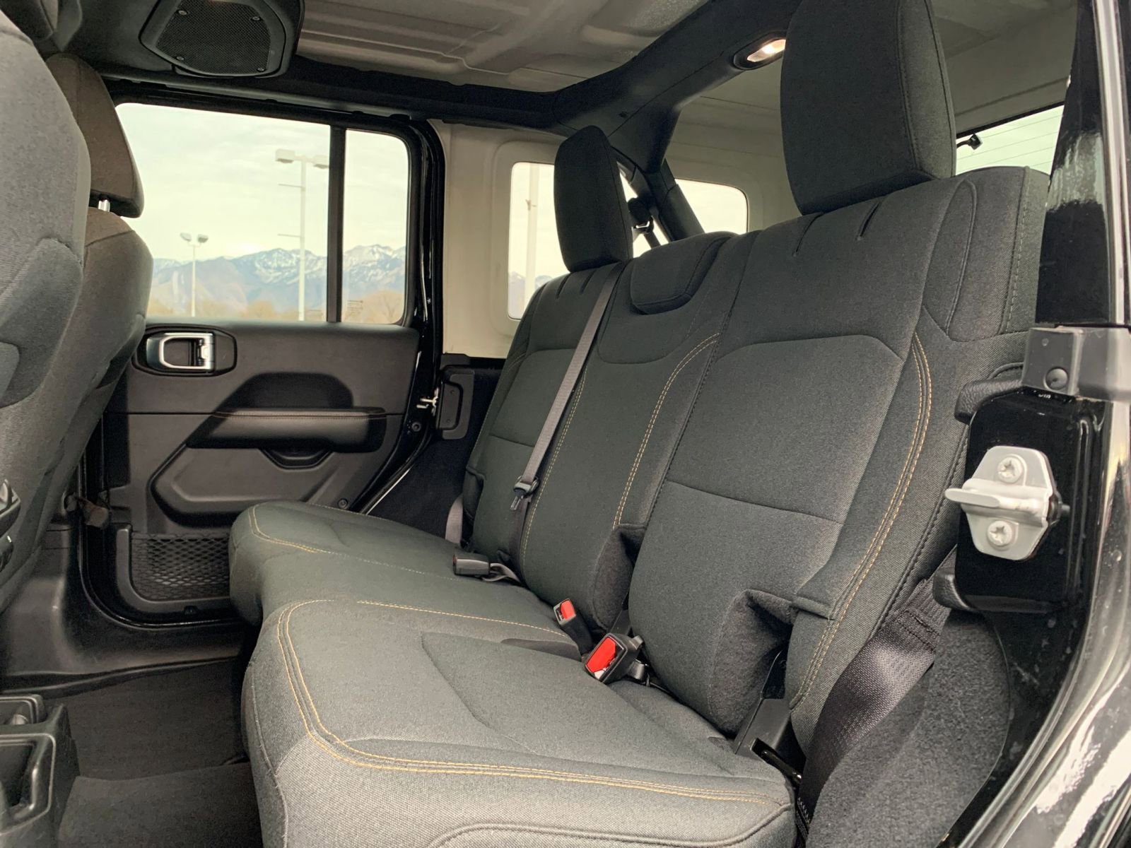 Used 2025 Jeep Wrangler Sahara image 24