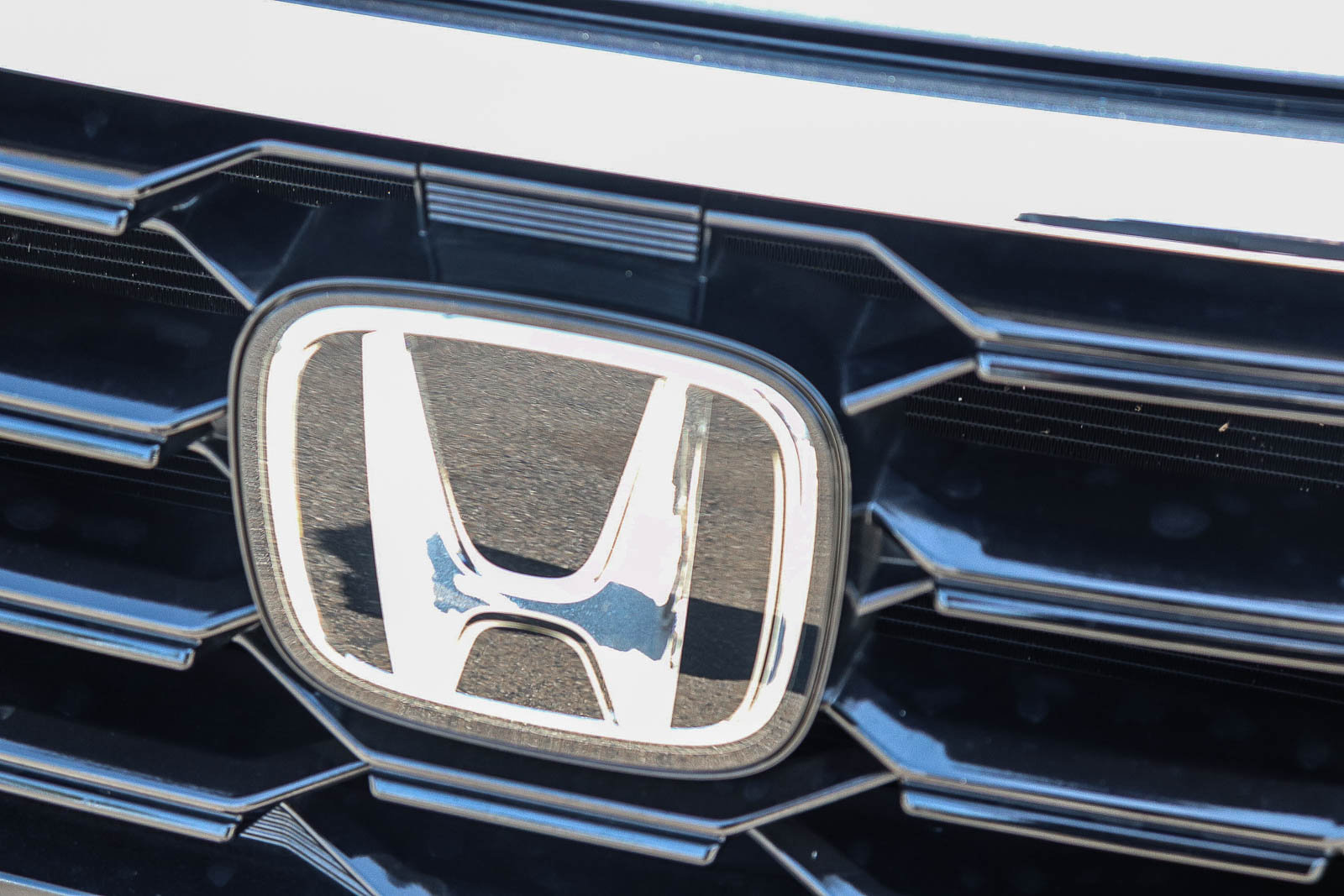 Certified 2025 Honda Pilot Touring image 4