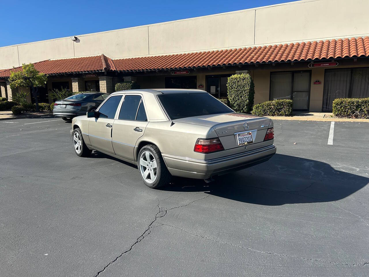 Used 1994 Mercedes-Benz E 320 Sedan image 3