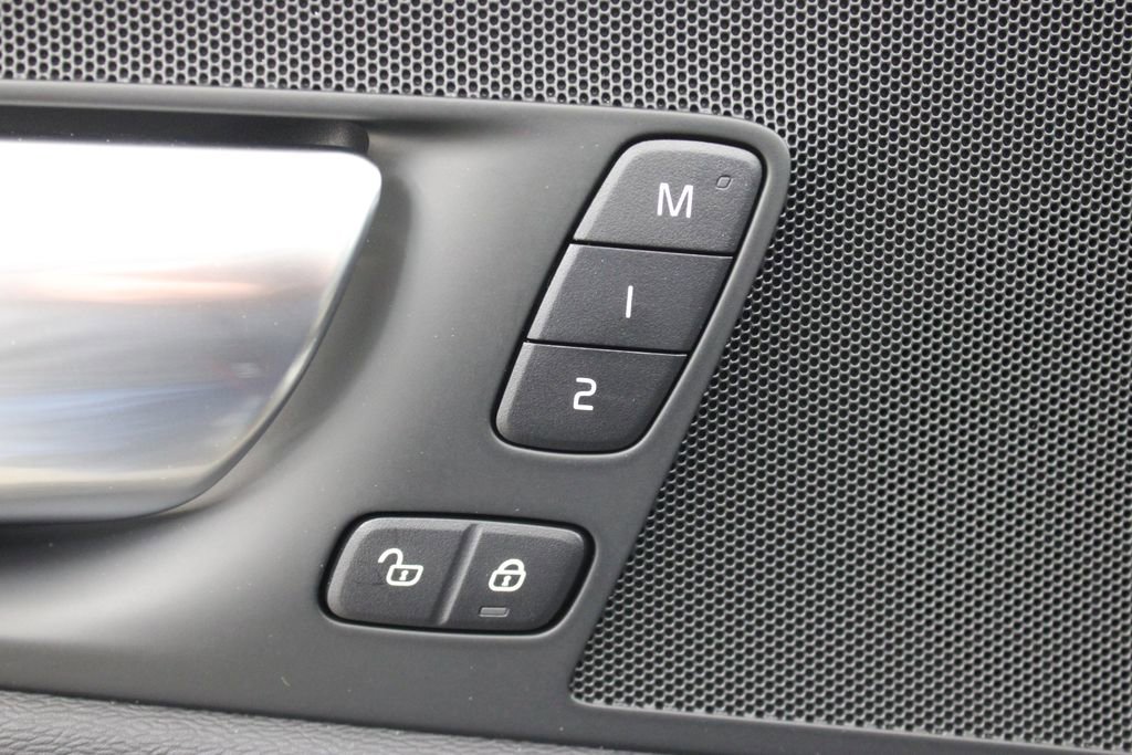 New 2026 Volvo XC60 B5 Plus w/ Protection Package Premier image 19