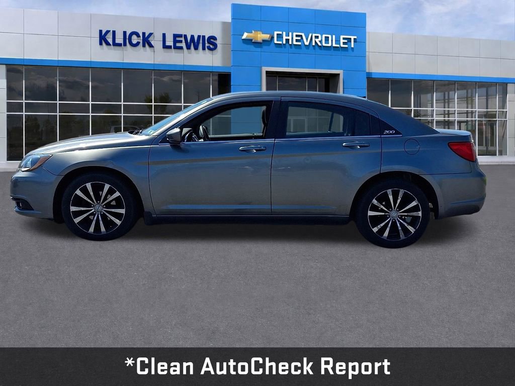 Used 2013 Chrysler 200 Touring w/ S Exterior Appearance Pkg image 4