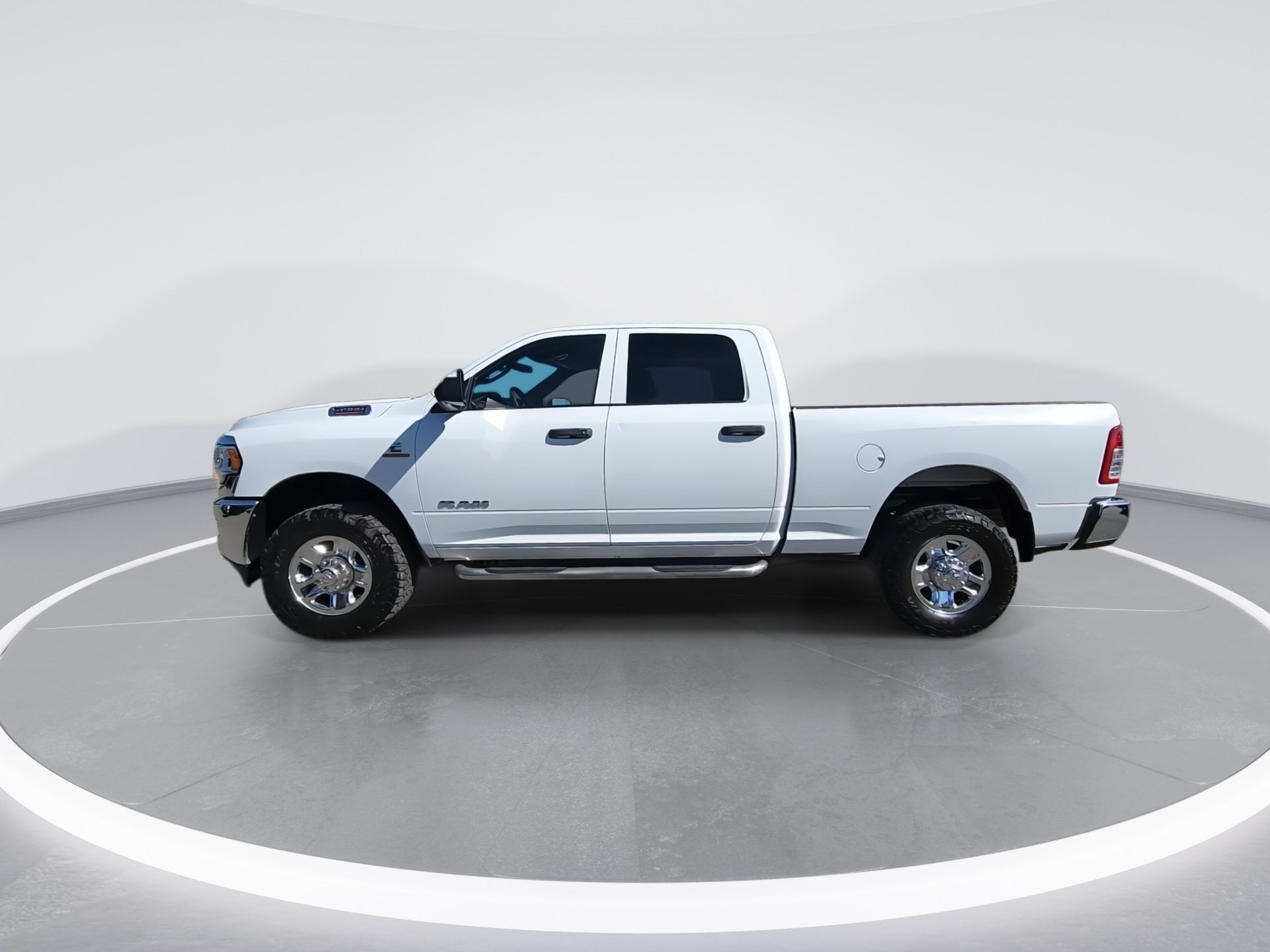Used 2022 RAM 2500 Tradesman w/ Chrome Appearance Group AWD/4WD image 5