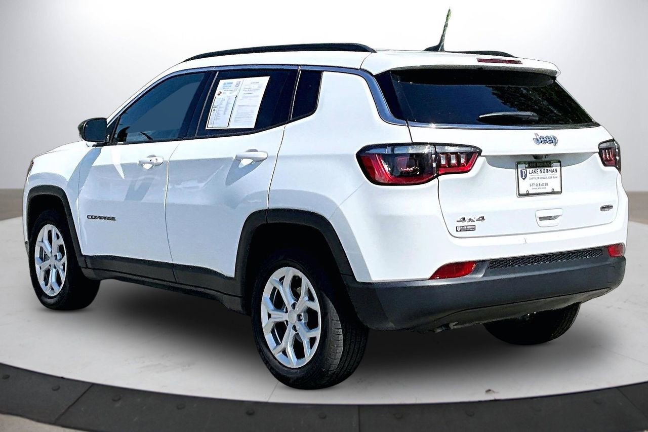 Used 2024 Jeep Compass Latitude AWD/4WD image 7