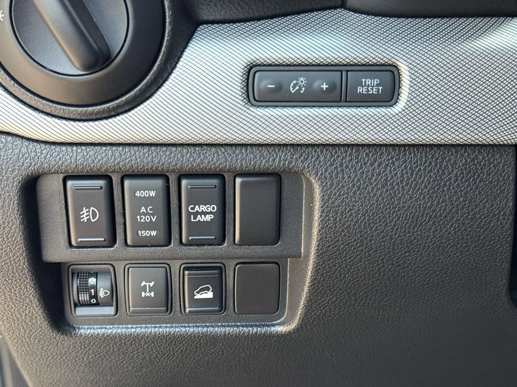 Used 2016 Nissan Titan PRO-4X w/ Pro-4x Convenience Package AWD/4WD image 25