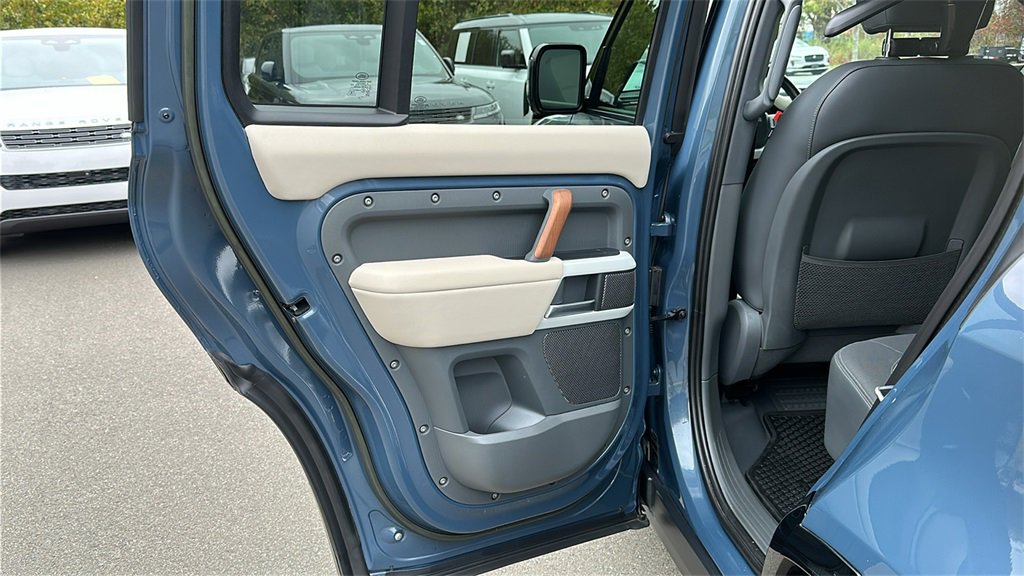 Certified 2023 Land Rover Defender 110 X-Dynamic SE image 24