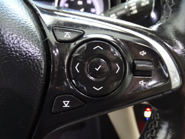 Certified 2019 Buick Envision Essence w/ LPO, Active Package AWD/4WD image 8