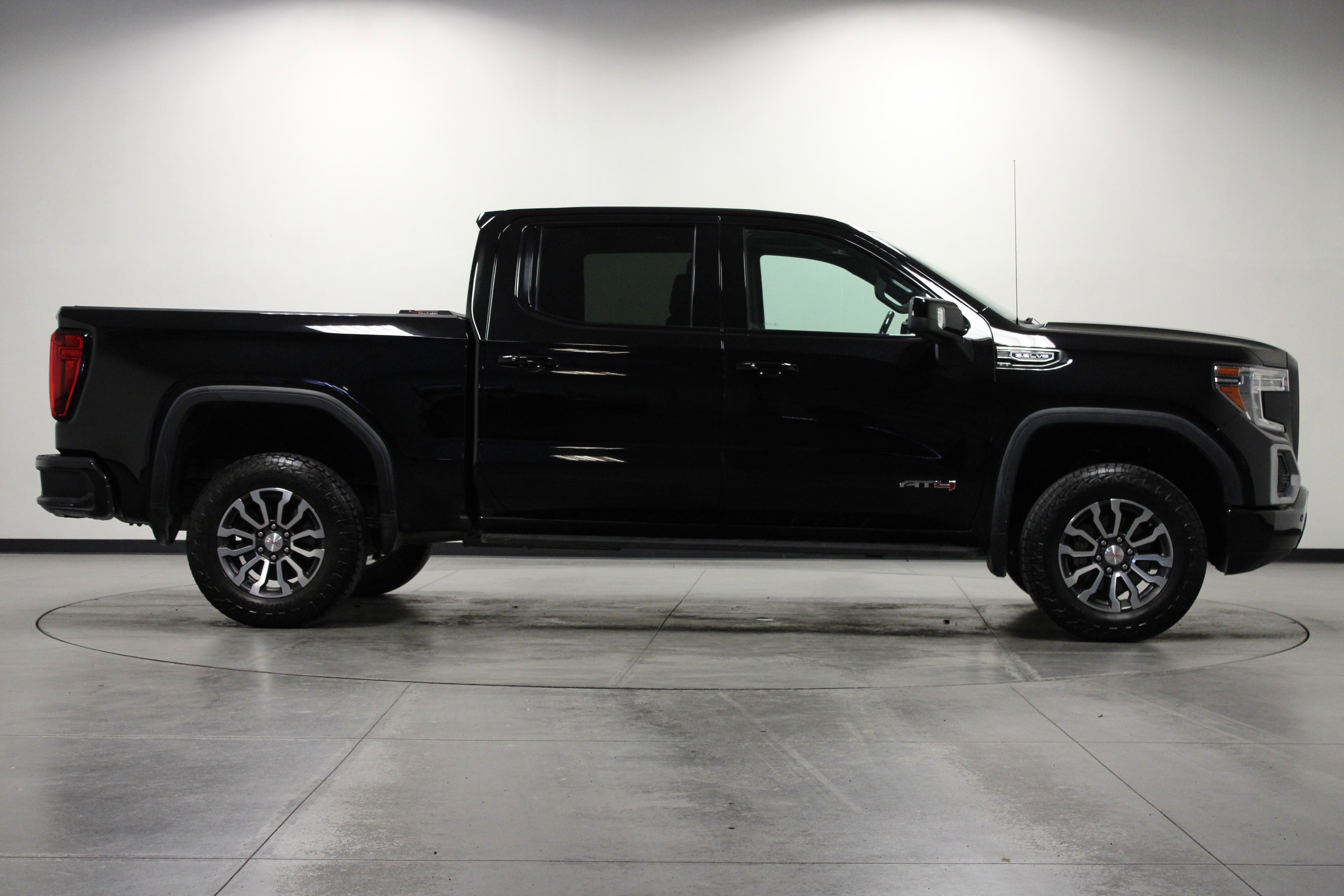 Used 2021 GMC Sierra 1500 AT4 w/ AT4 Premium Package image 3