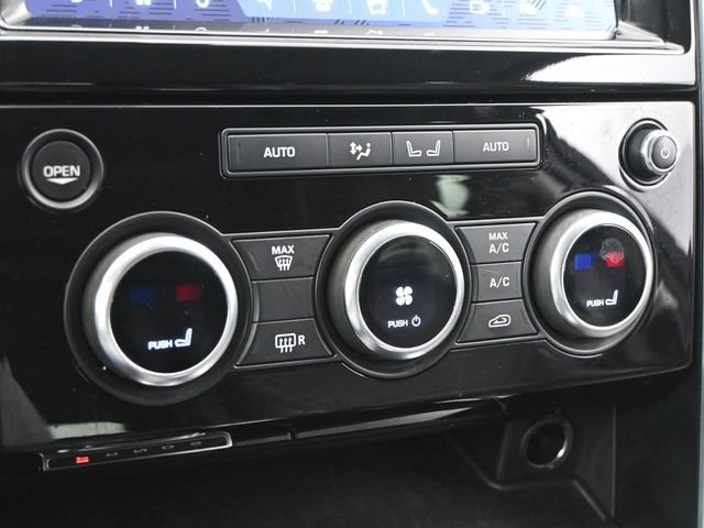 Used 2018 Land Rover Discovery HSE image 15