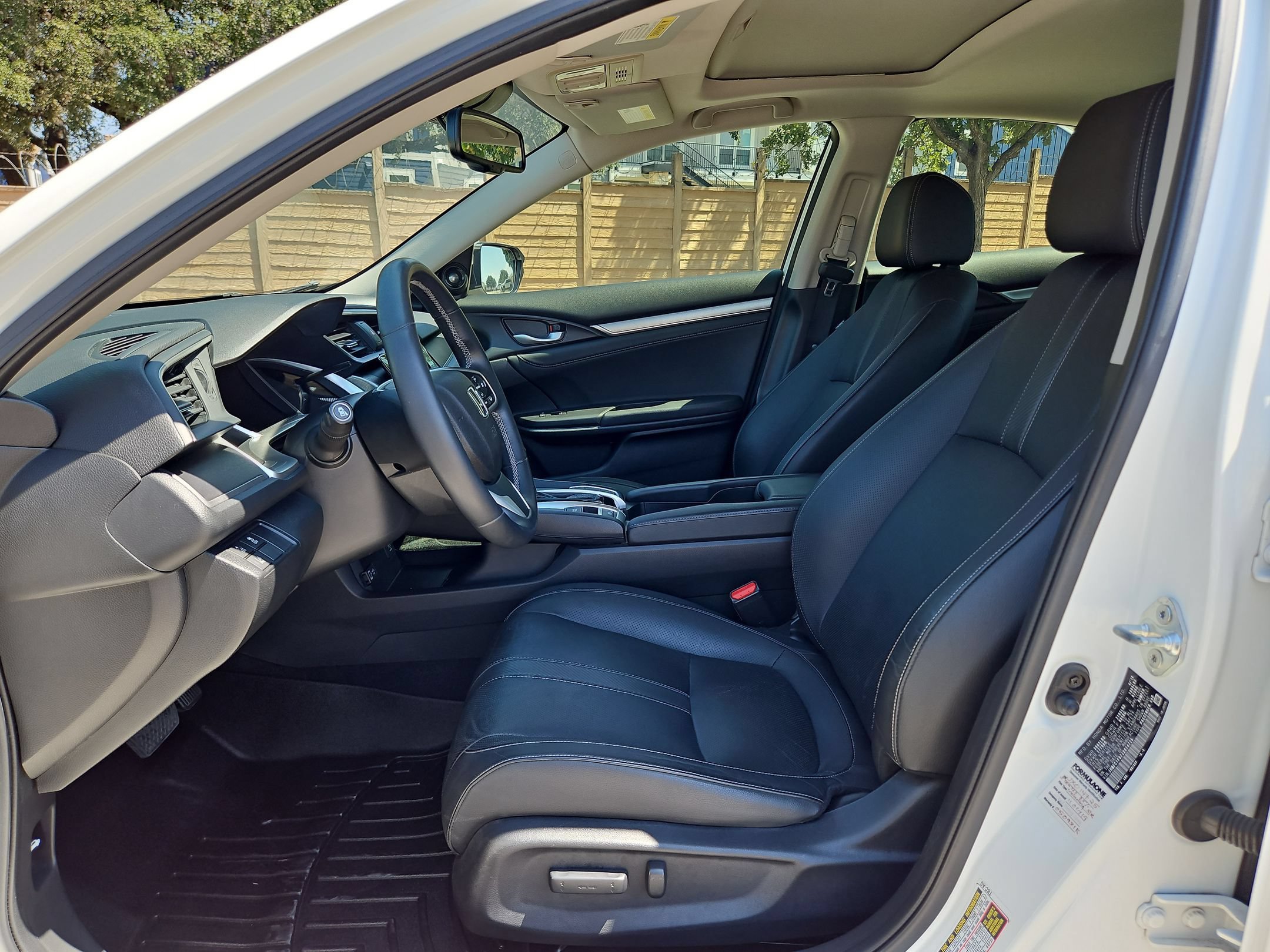 Used 2018 Honda Civic Touring image 9