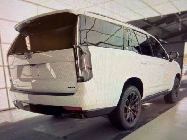 Used 2024 Cadillac Escalade Sport Platinum w/ LPO, ONYX Package AWD/4WD image 3