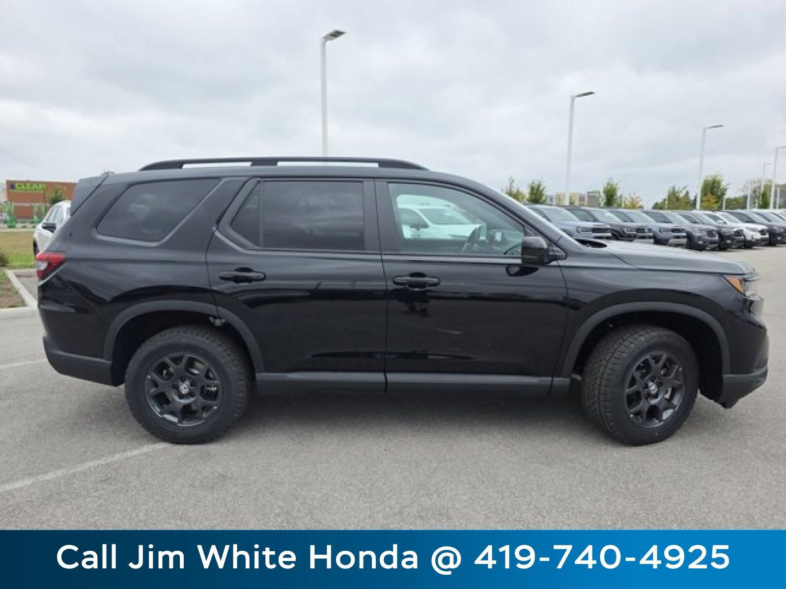 Certified 2025 Honda Pilot TrailSport image 12