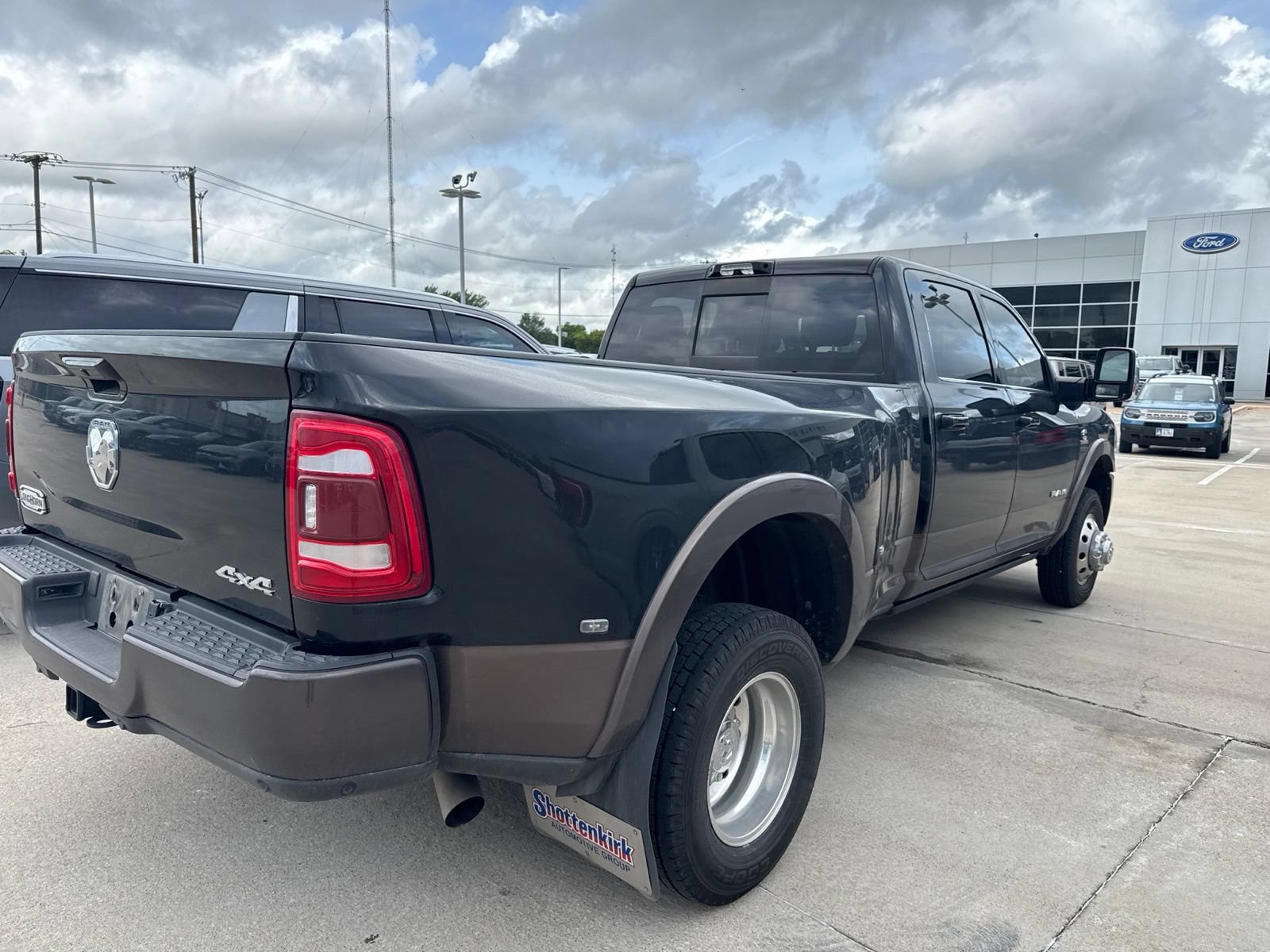 Used 2024 RAM 3500 Limited w/ Safety Group AWD/4WD image 2