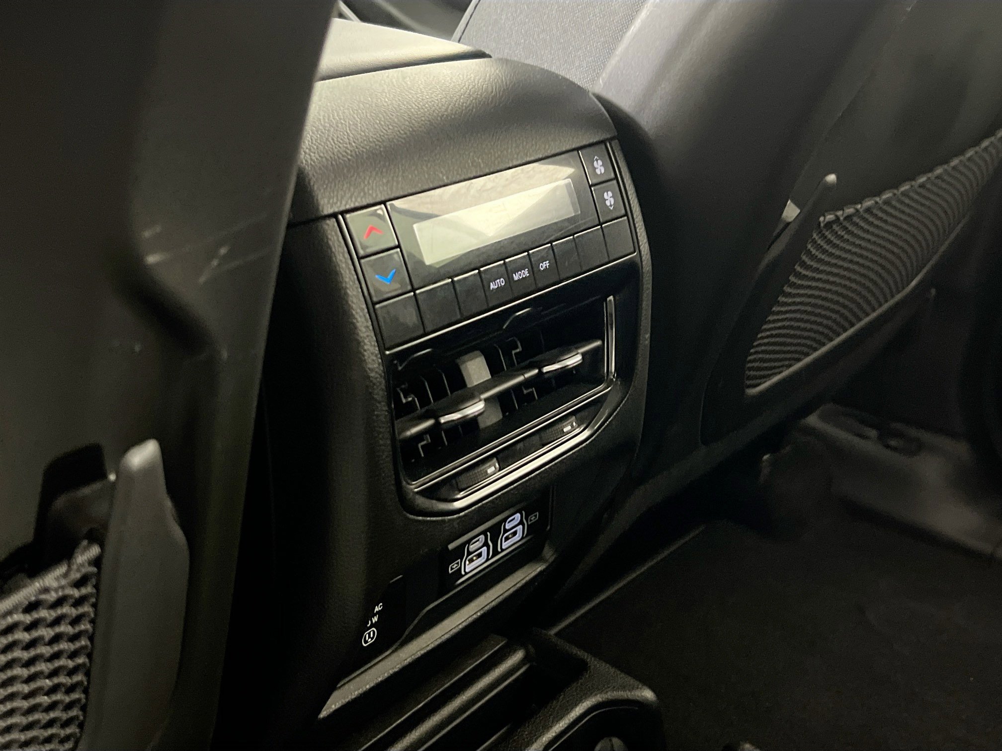 Used 2021 Jeep Grand Cherokee L Laredo w/ Luxury Tech Group I image 24