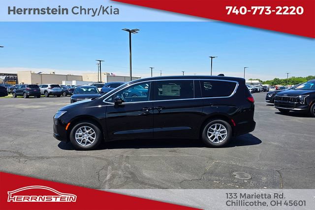 New 2027 Chrysler Pacifica Select FWD image 4