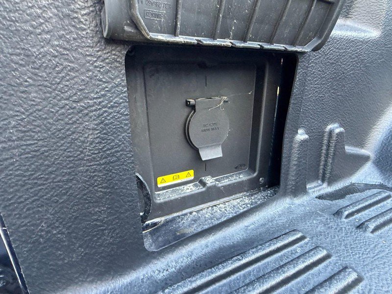 Used 2025 Ford F150 Lariat AWD/4WD image 15