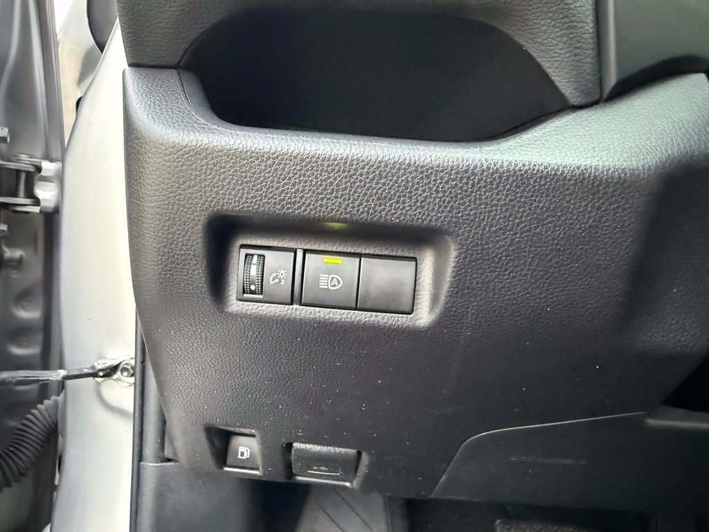 Used 2025 Toyota RAV4 XLE AWD/4WD image 20