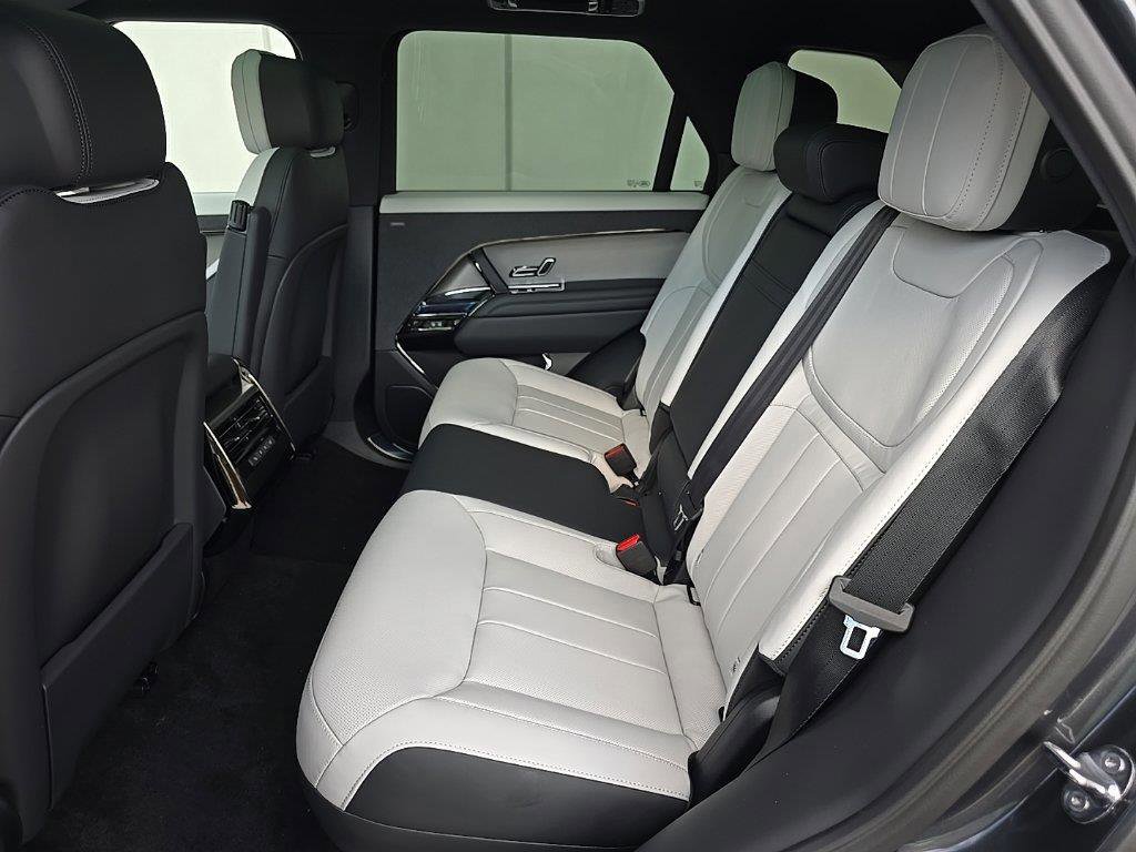 New 2025 Land Rover Range Rover Sport Dynamic SE AWD/4WD image 8
