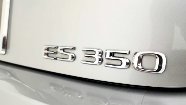 Used 2024 Lexus ES 350 F Sport w/ Accessory Package (Z2) FWD image 34