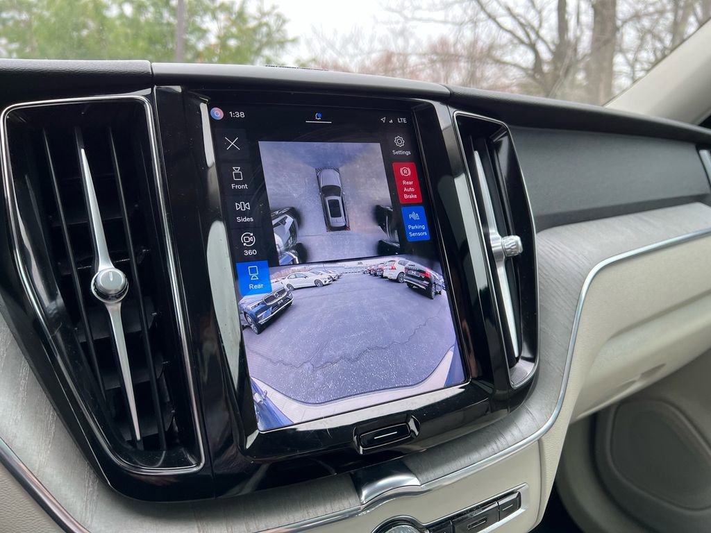 Certified 2024 Volvo XC60 B5 Plus w/ Climate Package AWD/4WD image 18