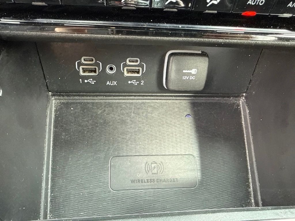 Used 2024 Jeep Grand Cherokee Altitude AWD/4WD image 21