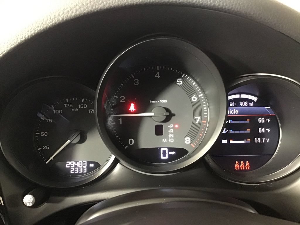 Certified 2024 Porsche Macan AWD/4WD image 32