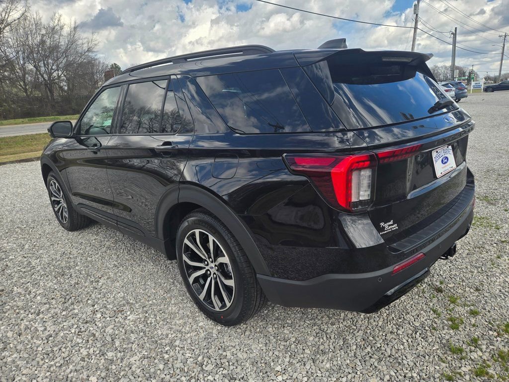 New 2026 Ford Explorer ST-Line image 3