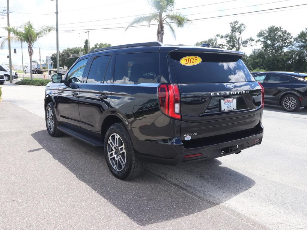 Used 2025 Ford Expedition Active AWD/4WD image 10