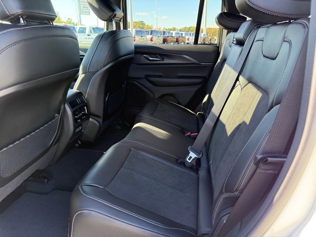 New 2025 Jeep Grand Cherokee Laredo RWD image 25