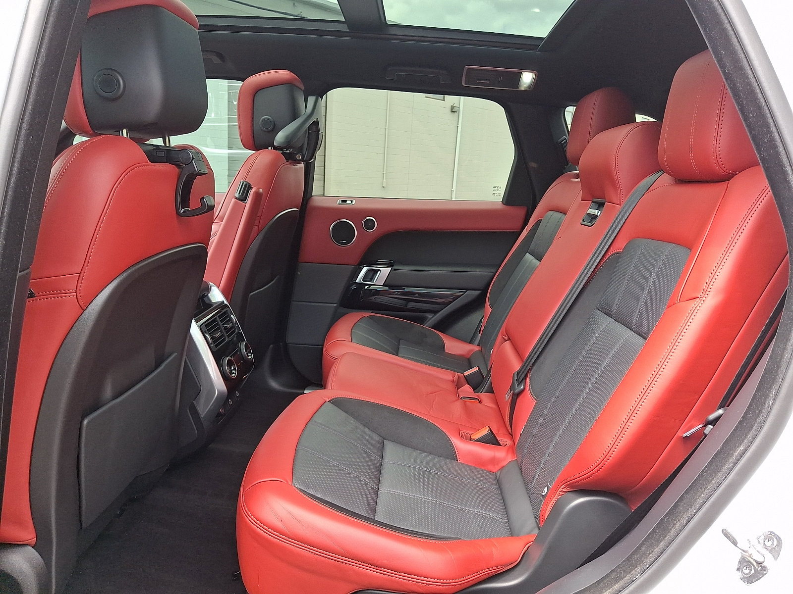 Certified 2022 Land Rover Range Rover Sport HST AWD/4WD image 5
