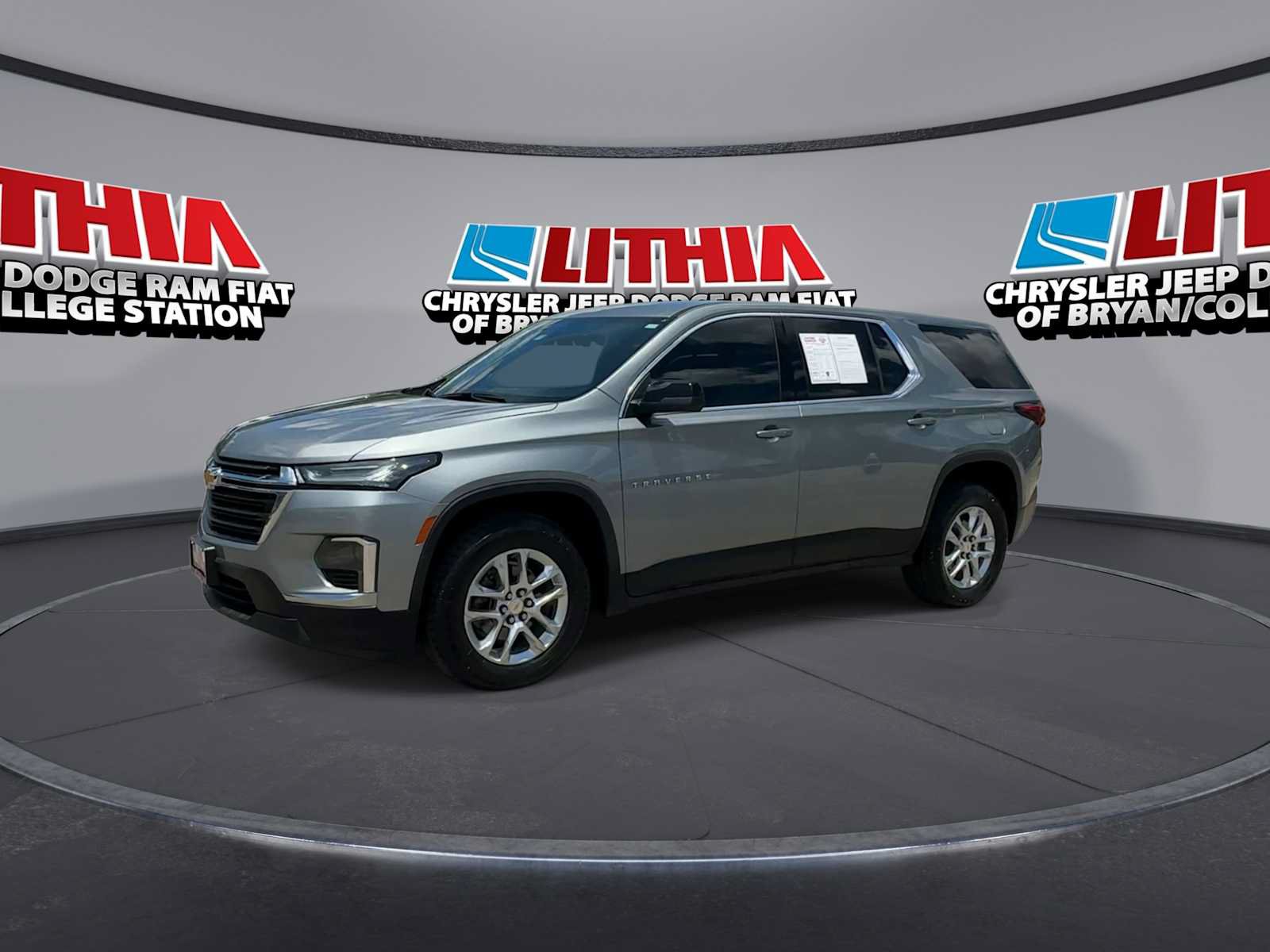 Used 2023 Chevrolet Traverse LS FWD image 4