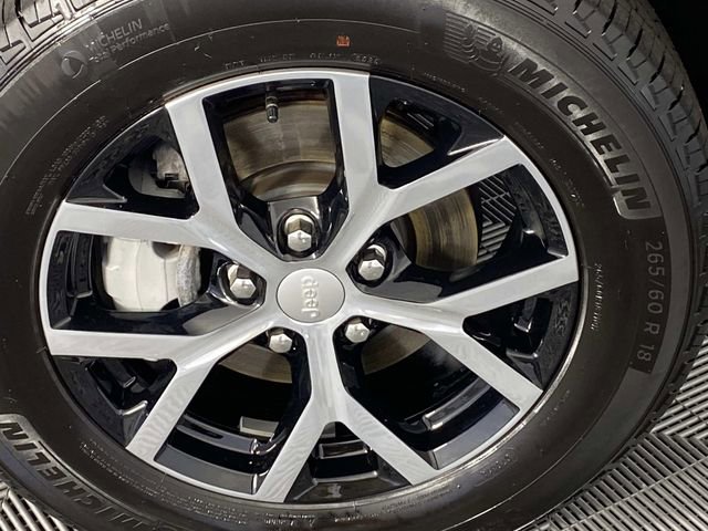 Used 2025 Jeep Grand Cherokee Limited AWD/4WD image 30