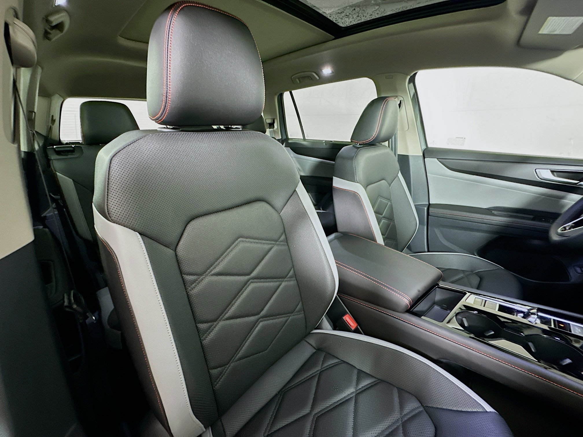 New 2026 Volkswagen Atlas Peak Edition AWD/4WD image 28