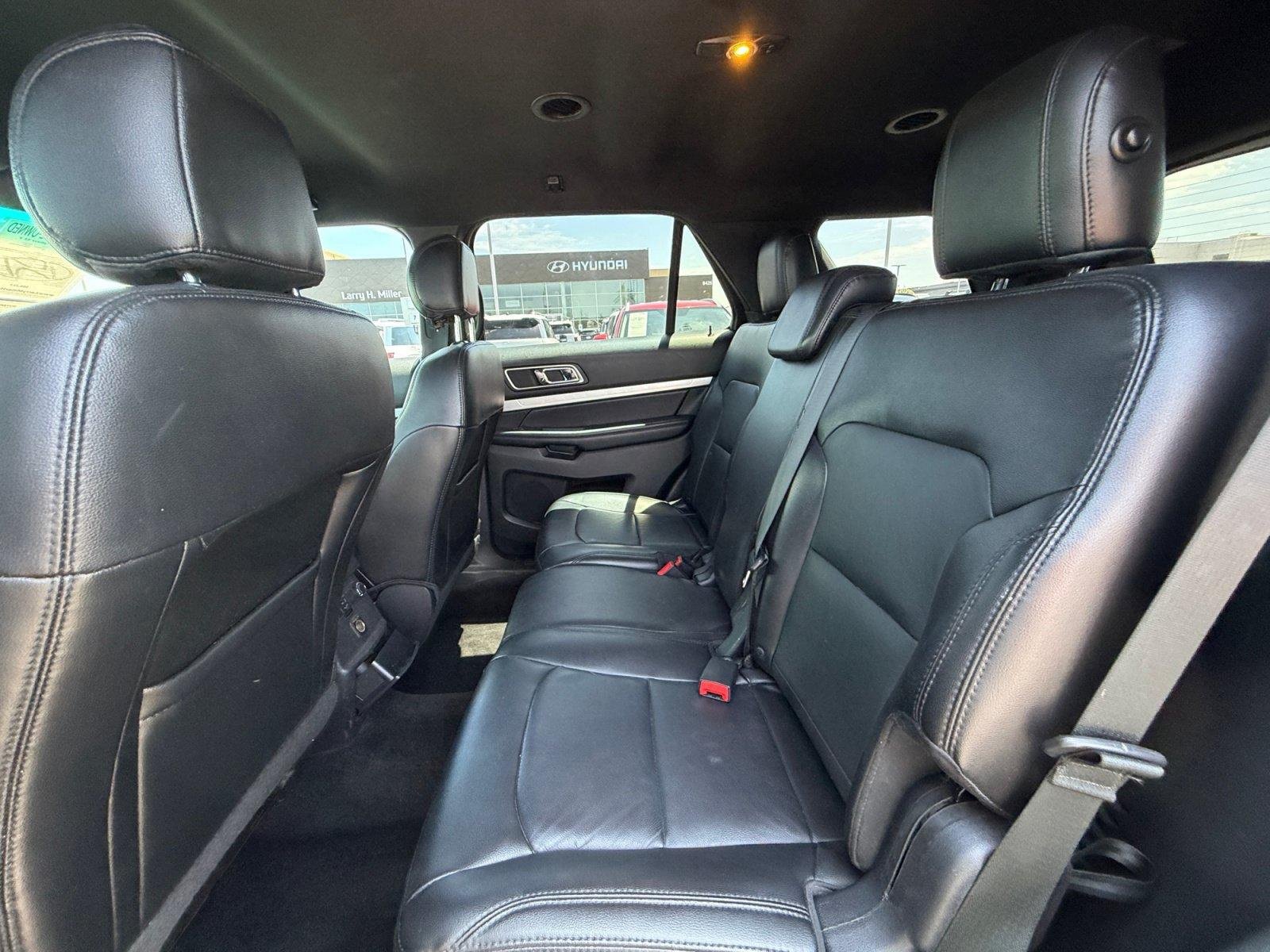 Used 2017 Ford Explorer XLT w/ Equipment Group 202A FWD image 17