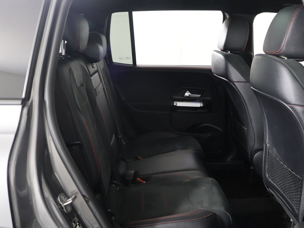 Used 2023 Mercedes-Benz GLB 250 w/ AMG Line image 29