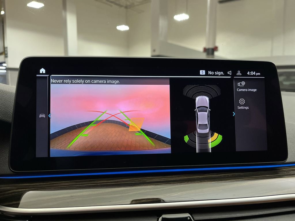 Certified 2022 BMW 530e xDrive w/ Premium Package image 17