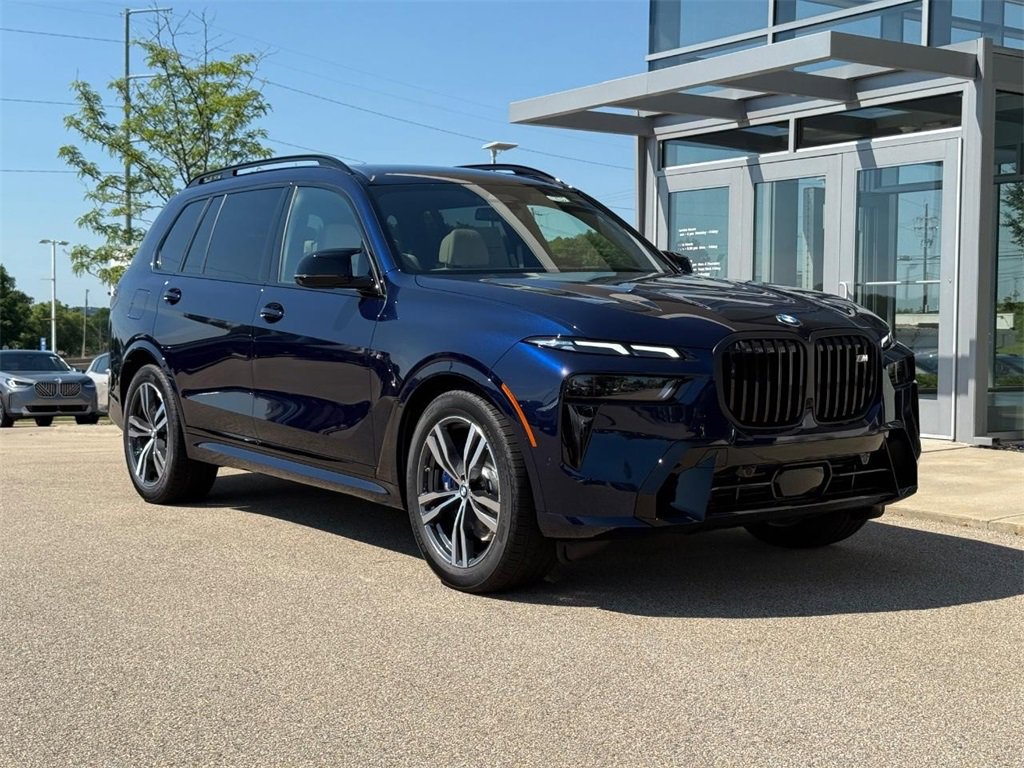 New 2026 BMW X7 M60i image 1