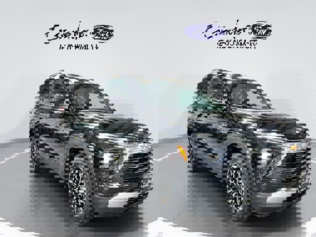 Used 2024 Chevrolet TrailBlazer LT image 2