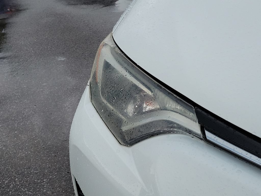 Used 2018 Toyota RAV4 LE FWD image 29