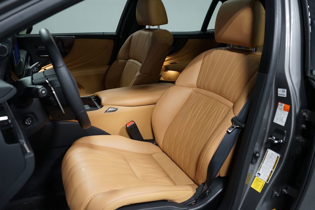 Used 2024 Lexus LS 500 w/ Interior Upgrade Package RWD image 29