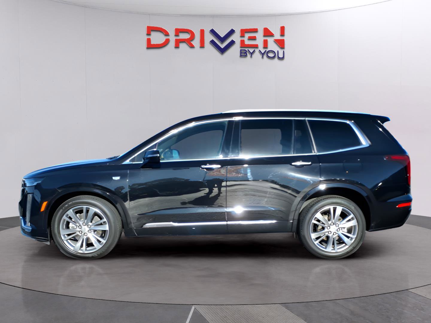 Used 2023 Cadillac XT6 Premium Luxury image 2