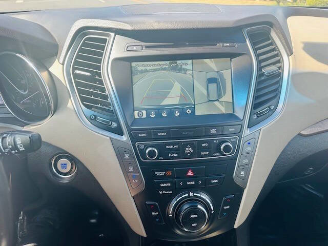 Used 2017 Hyundai Santa Fe FWD image 25