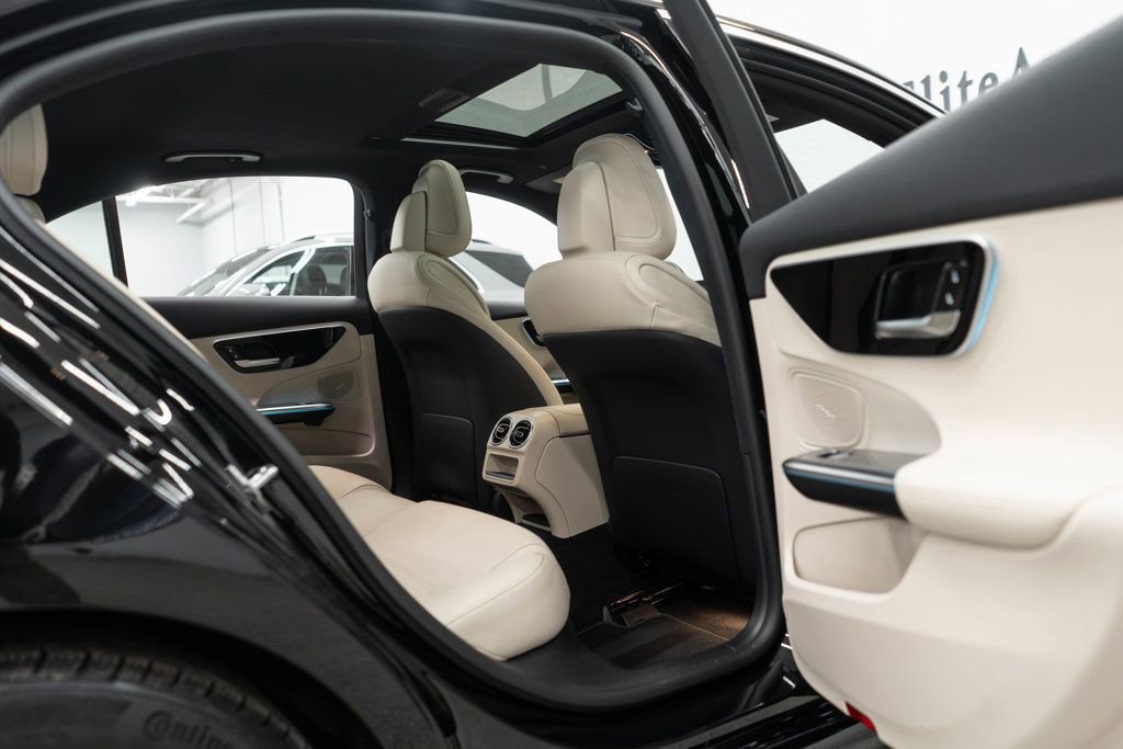 Used 2023 Mercedes-Benz C 300 C 300 4MATIC Sedan w/ Pinnacle Trim Package image 12