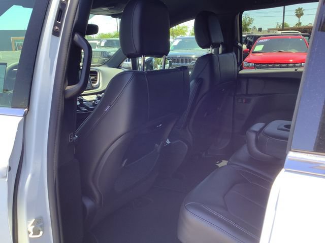 New 2027 Chrysler Pacifica Select FWD image 26