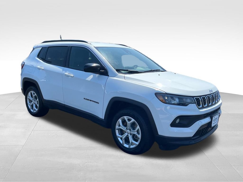 Used 2024 Jeep Compass Latitude AWD/4WD image 7