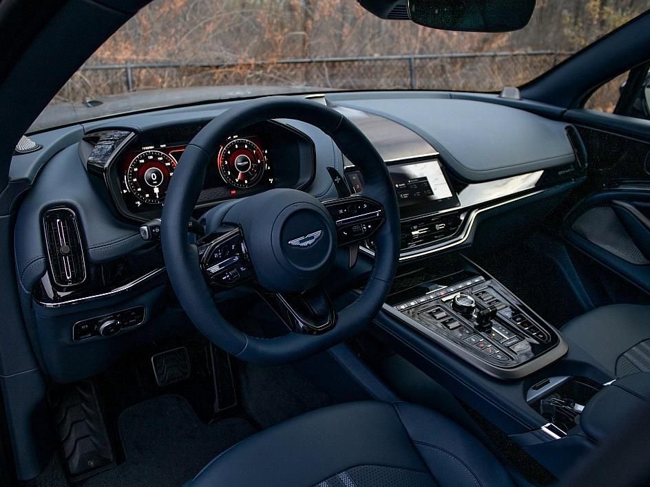 Used 2025 Aston Martin DBX 707 image 28