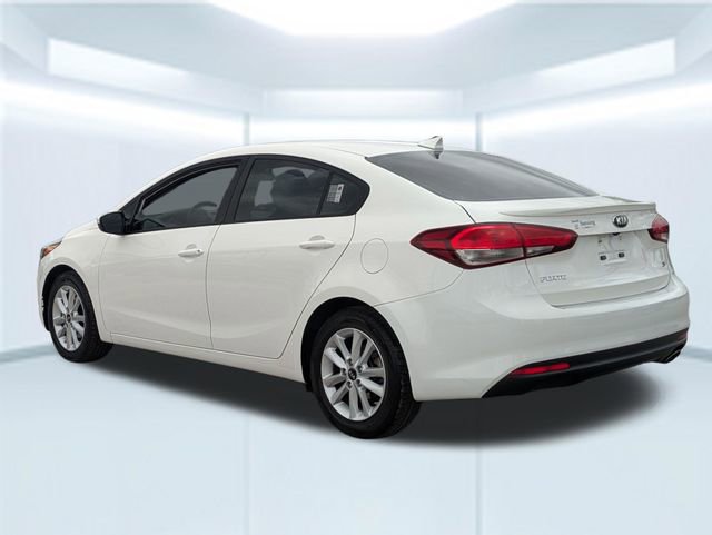Used 2017 Kia Forte S FWD image 4