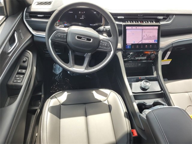 New 2025 Jeep Grand Cherokee Limited image 8