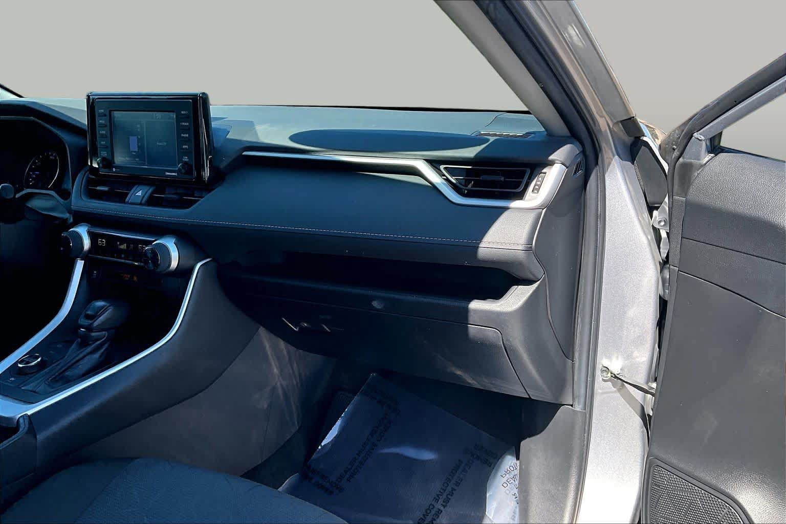 Used 2022 Toyota RAV4 XLE AWD/4WD image 18