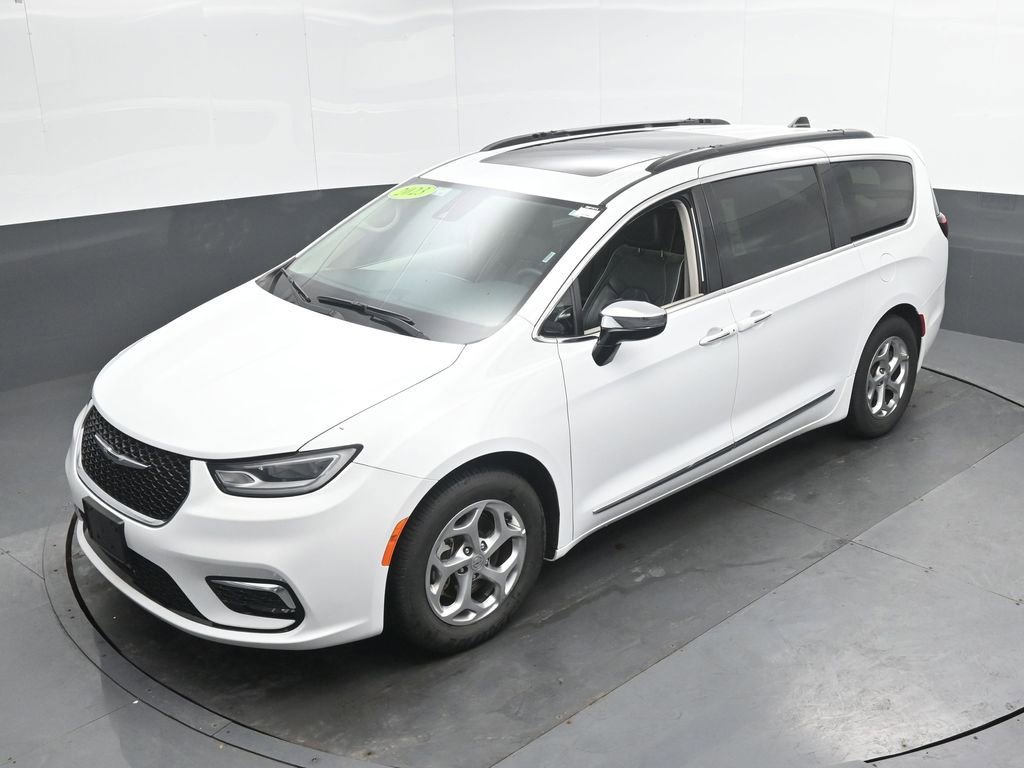 Used 2023 Chrysler Pacifica Limited FWD image 42