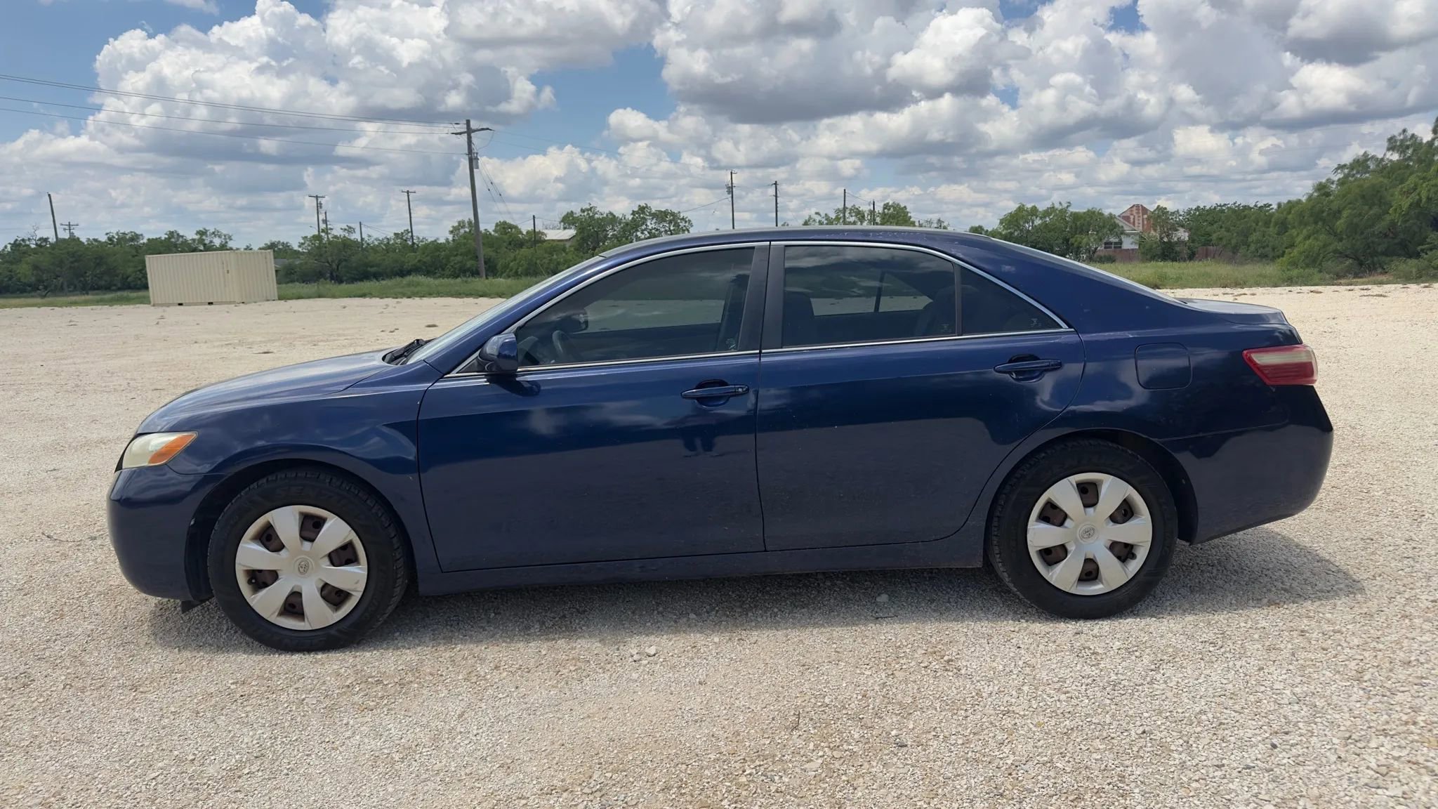Used 2009 Toyota Camry LE FWD image 2